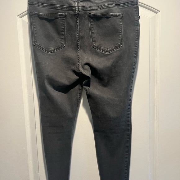 Old Navy Rockstar Ankle length Jeans - Picture 3 of 4